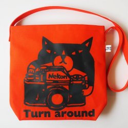 画像1: 「猫とカメラ」ショルダーバッグ(オレンジ)