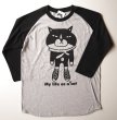 画像1: 七分袖ラグランTシャツ「猫とスニーカー」ブラック＆杢グレー (1)